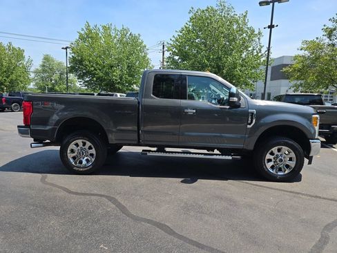 Used 2017 Ford F250 Lariat w/ Chrome Package AWD/4WD image 8
