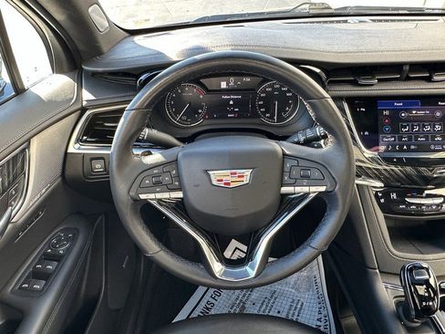 Certified 2023 Cadillac XT6 Premium Luxury image 11