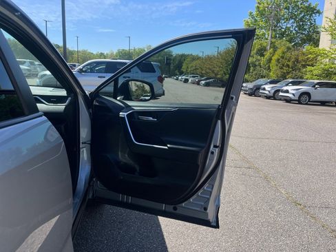 Used 2024 Toyota RAV4 XSE AWD/4WD image 32