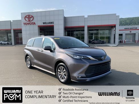 Certified 2022 Toyota Sienna XLE w/ XLE Plus Package FWD image 1