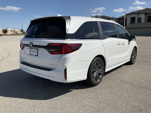 New 2027 Honda Odyssey Touring image 14