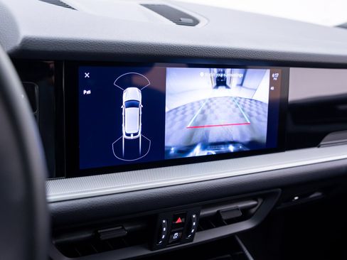 Certified 2024 Porsche Cayenne AWD/4WD image 21