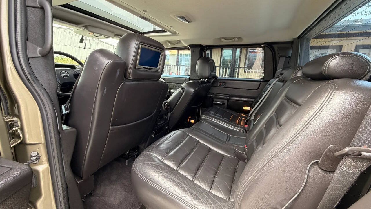 Used 2005 HUMMER H2 SUT w/ Preferred Equipment Group AWD/4WD image 24