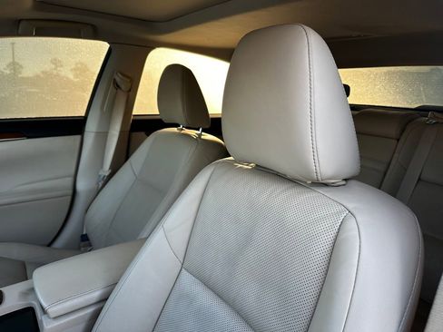 Used 2015 Lexus ES 300h image 26