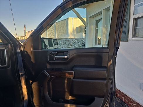 Used 2020 Chevrolet Silverado 1500 LT image 23