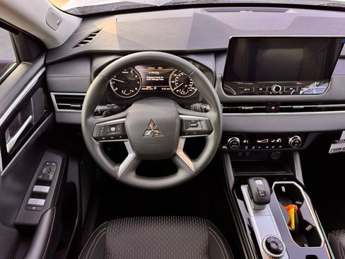New 2026 Mitsubishi Outlander ES image 18
