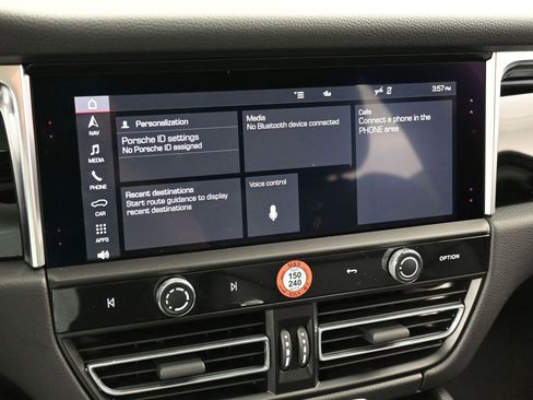 Certified 2025 Porsche Macan image 20