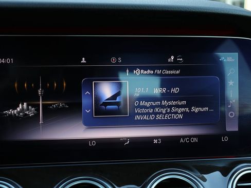 Used 2019 Mercedes-Benz E 450 4MATIC Sedan w/ Premium Package image 22