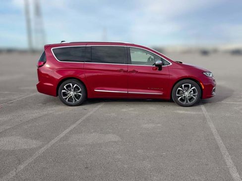 New 2026 Chrysler Pacifica Pinnacle image 14