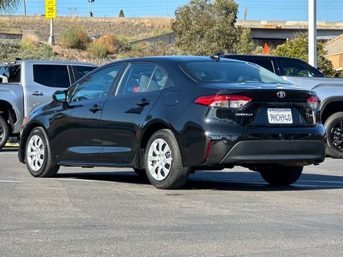 Used 2023 Toyota Corolla LE image 3