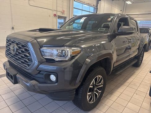 Used 2023 Toyota Tacoma TRD Sport image 2