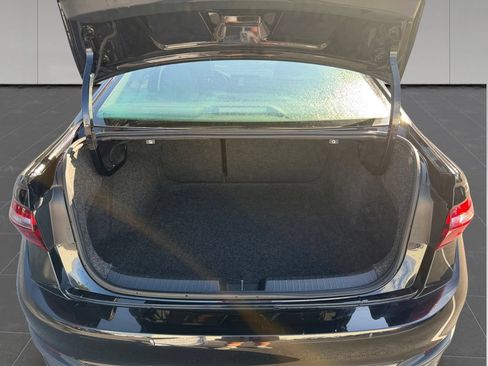 Used 2025 Volkswagen Jetta SE FWD image 19