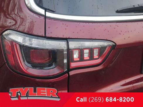 Used 2022 Jeep Compass Latitude AWD/4WD image 12
