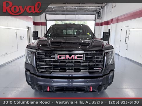 Used 2024 GMC Sierra 2500 AT4 w/ AT4 Preferred Package AWD/4WD image 2