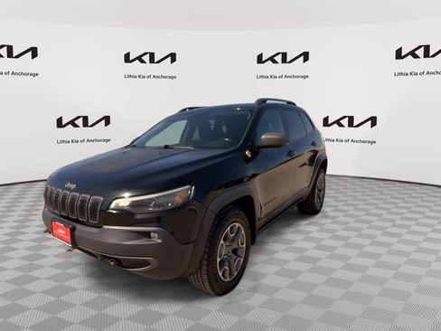 Used 2020 Jeep Cherokee Trailhawk w/ Technology Group AWD/4WD image 4