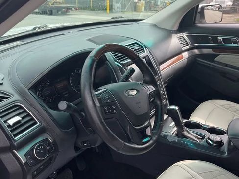Used 2017 Ford Explorer Platinum AWD/4WD image 28