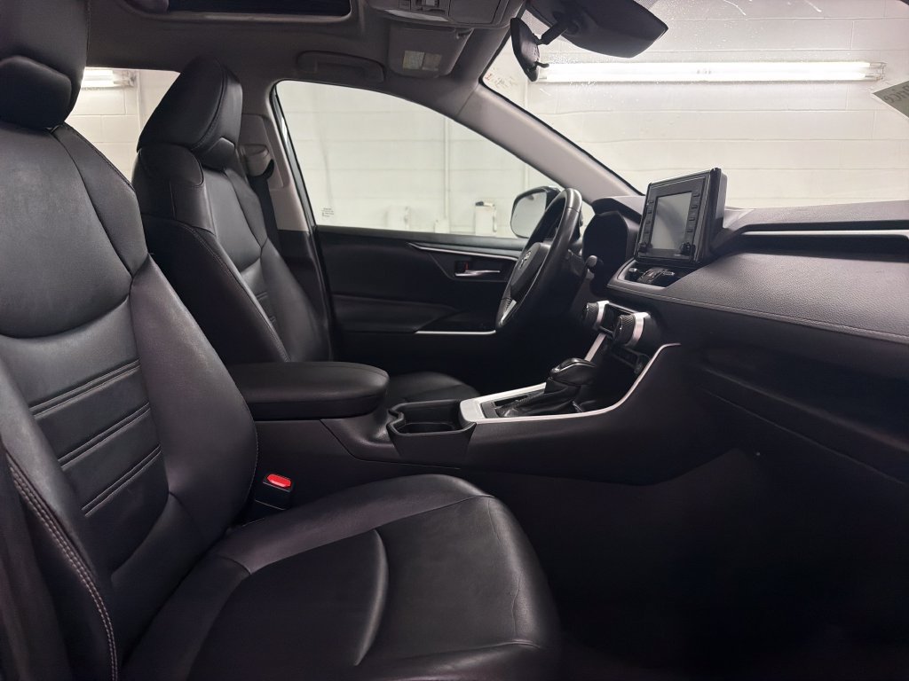 Used 2021 Toyota RAV4 XLE Premium FWD image 26