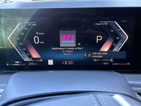 Used 2023 BMW X7 xDrive40i w/ Premium Package image 16