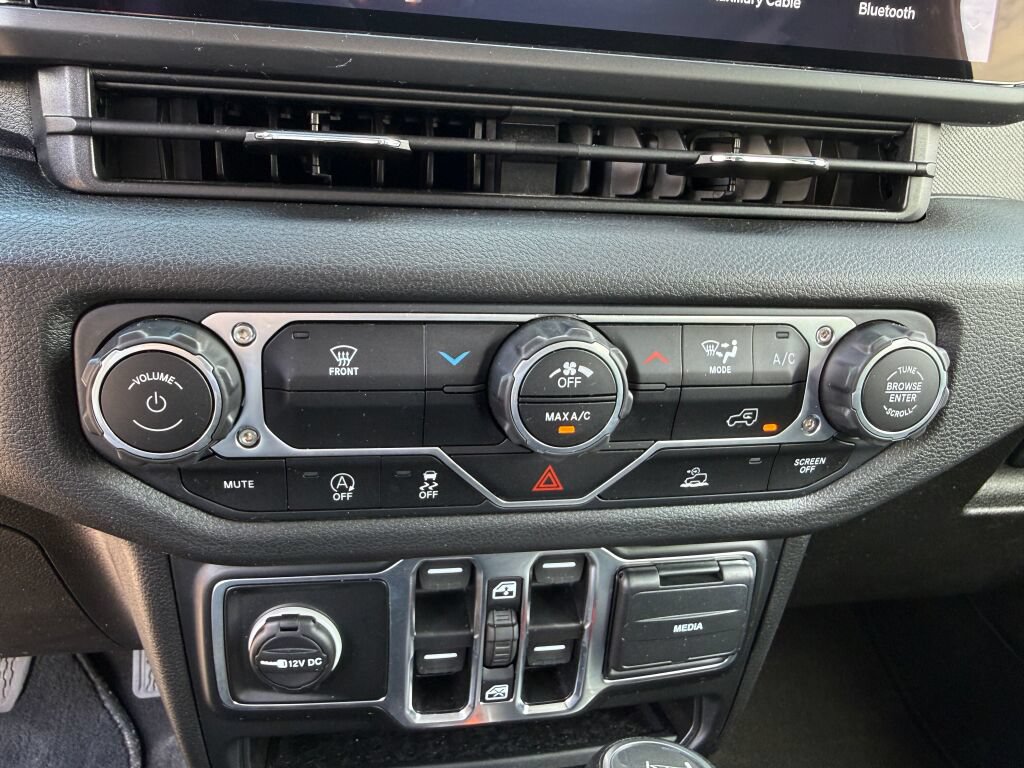 Used 2025 Jeep Wrangler Unlimited Sport AWD/4WD image 25