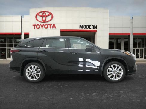 New 2026 Toyota Highlander Limited AWD/4WD image 19