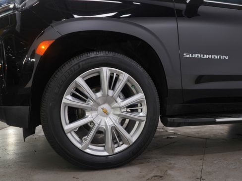 Used 2021 Chevrolet Suburban High Country AWD/4WD image 33