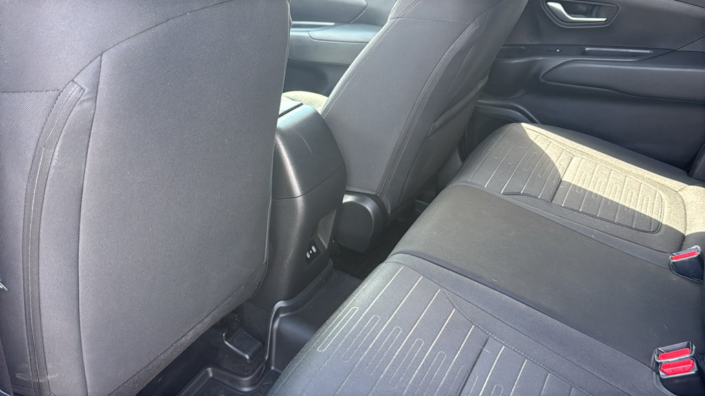 Used 2025 Hyundai Santa Cruz SE AWD/4WD image 30