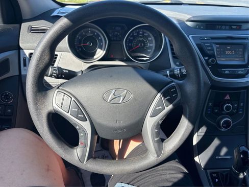 Used 2015 Hyundai Elantra SE w/ Option Group 02 FWD image 18