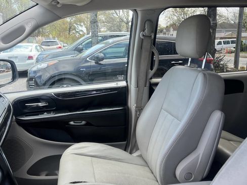 Used 2013 Chrysler Town & Country Touring-L w/ Entertainment Group #2 image 14