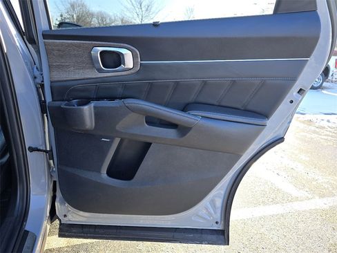 Used 2023 Kia Sorento SX Prestige image 33