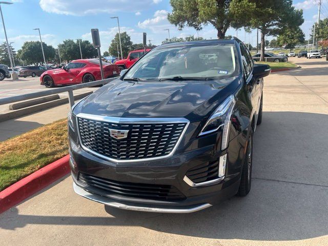Used 2020 Cadillac XT5 Premium Luxury FWD image 3