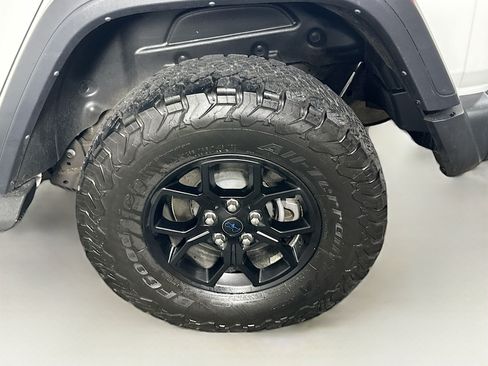 Used 2024 Jeep Wrangler Unlimited AWD/4WD image 11