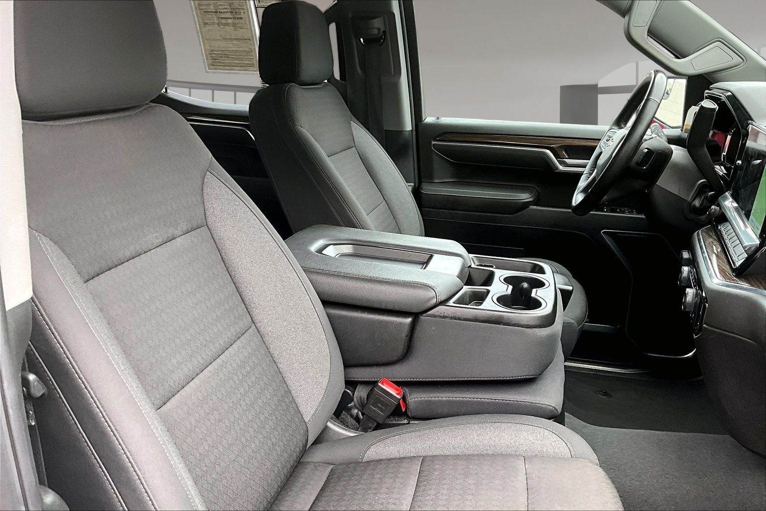 Used 2025 Chevrolet Silverado 1500 LT AWD/4WD image 31