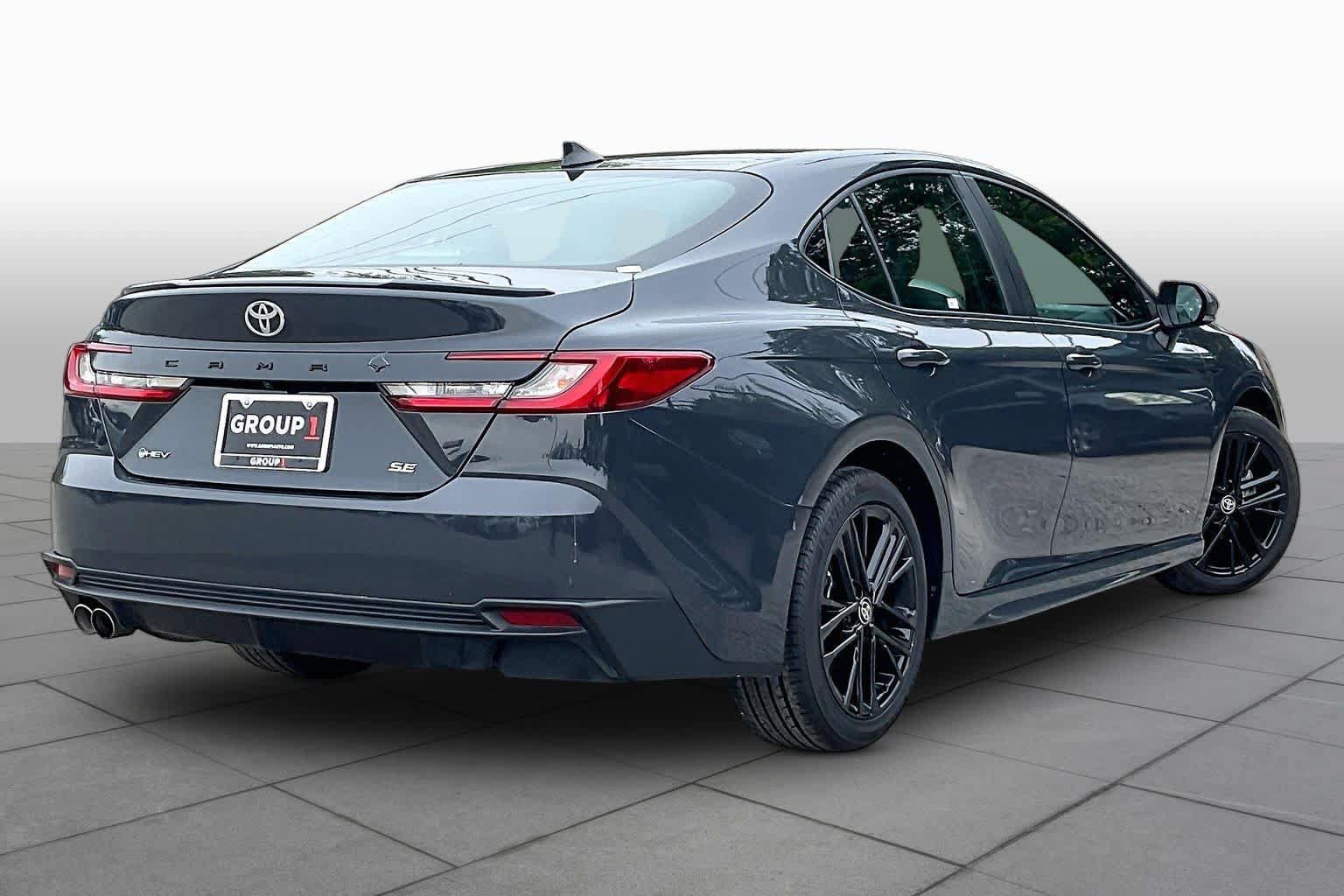 Used 2025 Toyota Camry SE FWD image 13