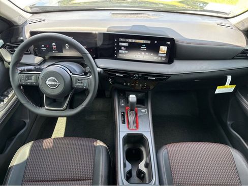New 2026 Nissan Kicks SR FWD image 2