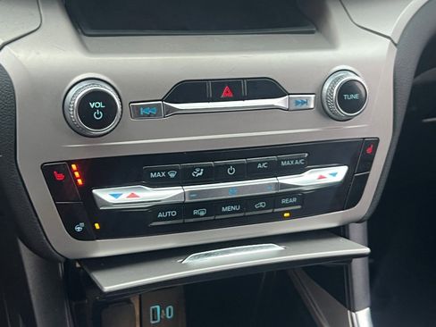 Used 2022 Ford Explorer XLT w/ Equipment Group 202A image 24