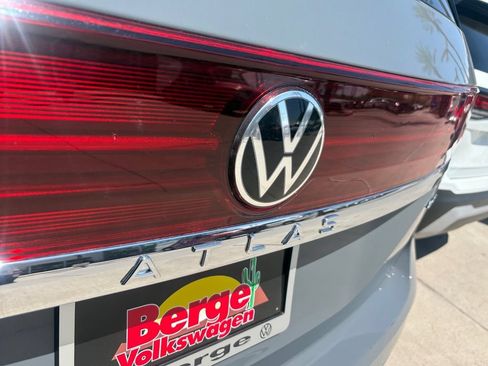 Used 2025 Volkswagen Atlas SEL Premium R-Line AWD/4WD image 11