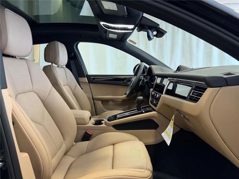 New 2026 Porsche Macan image 16