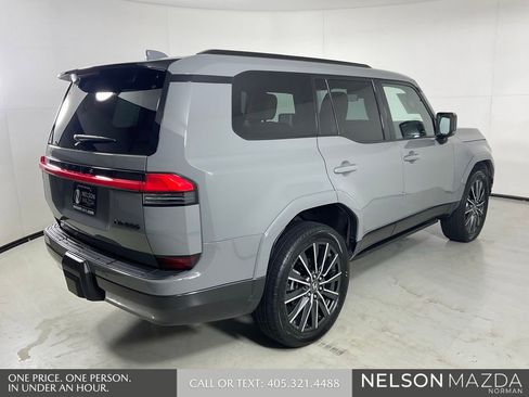 Used 2024 Lexus GX 550 w/ Accessory Package (2T) AWD/4WD image 6