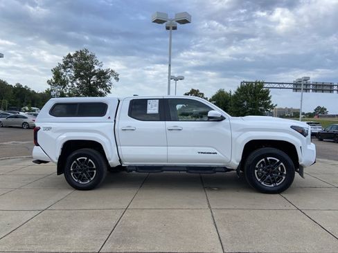 Used 2026 Toyota Tacoma TRD Sport RWD image 13