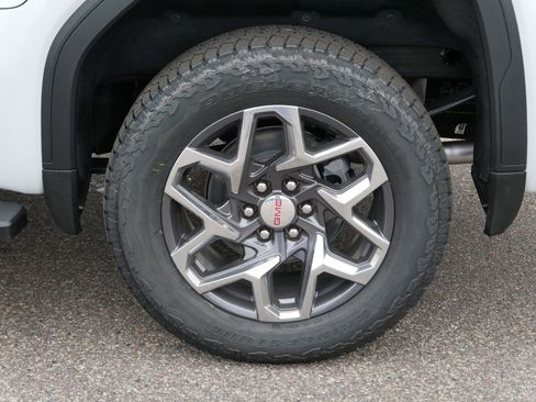 New 2026 GMC Sierra 1500 SLT image 3