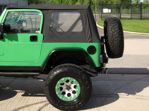 Used 2005 Jeep Wrangler Rubicon image 9