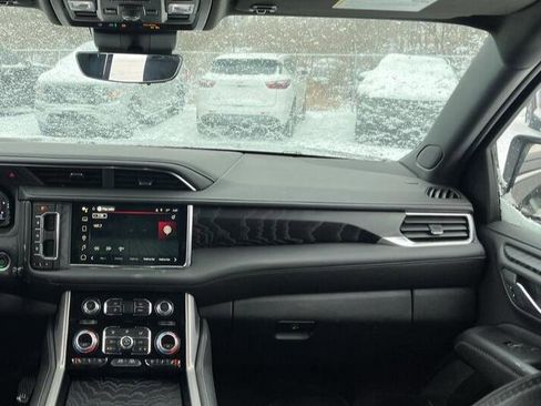 Used 2024 GMC Yukon Denali w/ Denali Reserve Package image 9