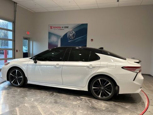 Used 2019 Toyota Camry XSE image 4