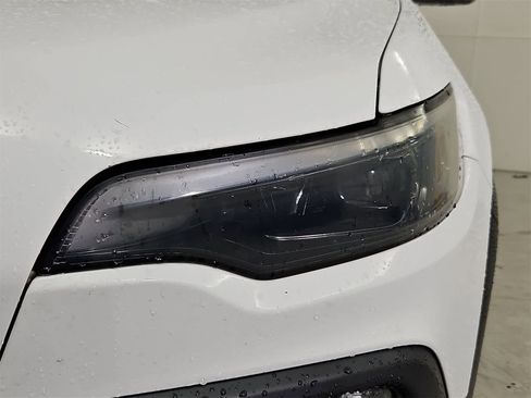 Used 2019 Jeep Cherokee Trailhawk image 10