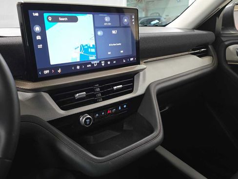 Used 2025 Ford Explorer Active AWD/4WD image 33