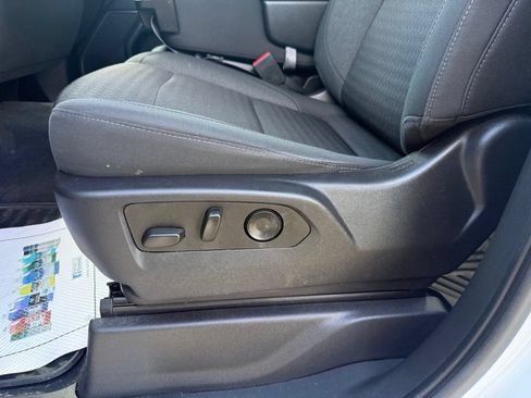 Used 2023 Chevrolet Silverado 1500 LT AWD/4WD image 28