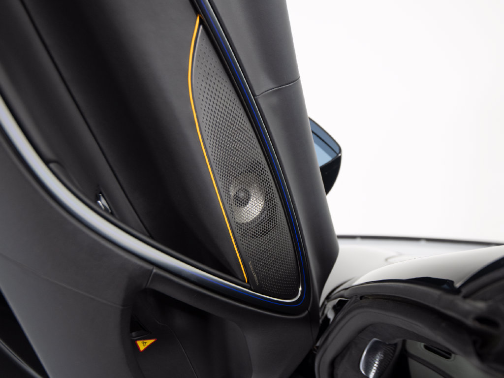 Used 2025 McLaren Artura Spider RWD image 13