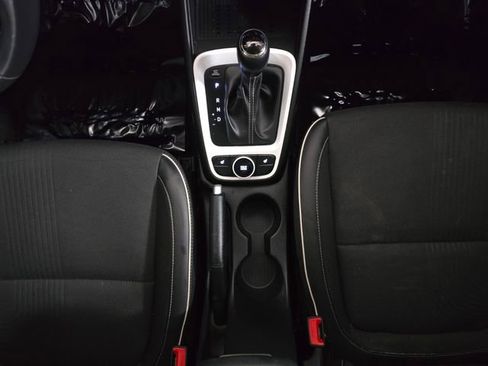 Used 2024 Hyundai Venue Limited image 26