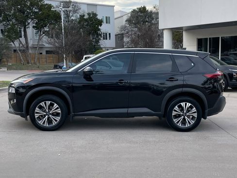 Used 2023 Nissan Rogue SV image 3