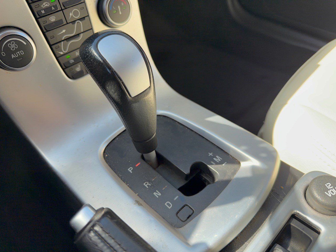 Used 2011 Volvo C70 T5 w/ Multimedia Pkg FWD image 21